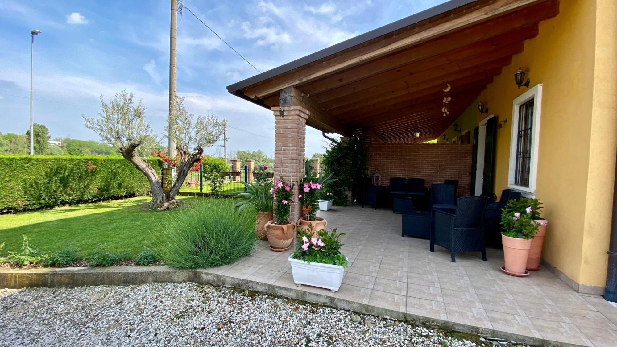 B&B Civico 61 Pastrengo Exterior photo